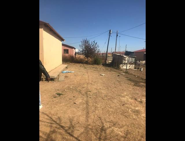 2 BEDROOM HOUSE FOR SALE IN BOTLENG EXT 4